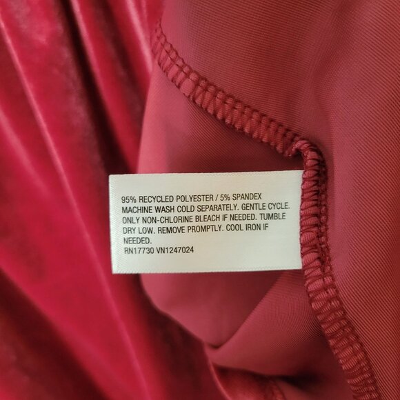 Ava & Viv Womens 1X Red Velvet Long Sleeve Dress With Rose Accent - Picture 9 of 9